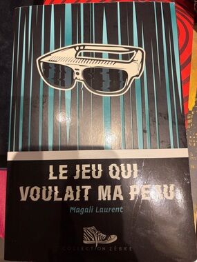 Le Jeu Qui Voulait Ma Peau by Magali Laurent - Black & Teal Cover